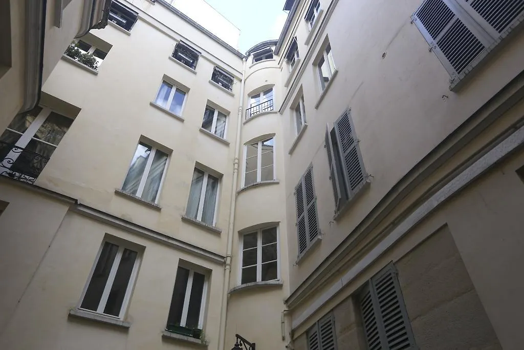 Lovely And Typical 1 Bedroom Parijs