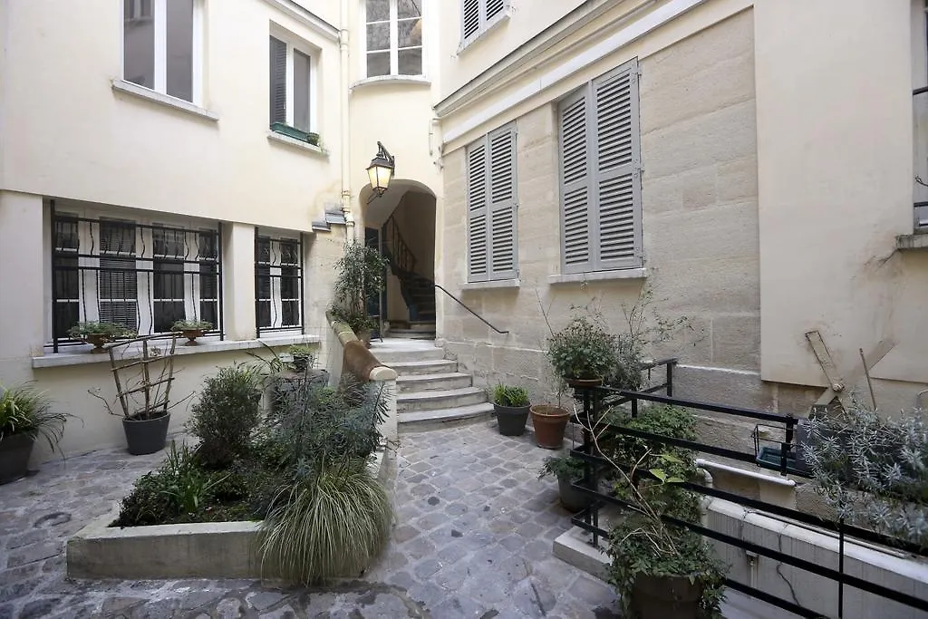 Lovely And Typical 1 Bedroom Apartment *