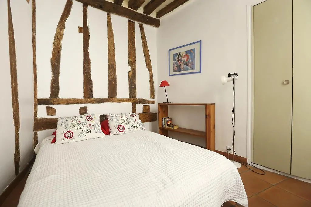 Appartement Lovely And Typical 1 Bedroom *